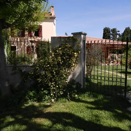 La Feniere Aux Hirondelles Bed & Breakfast Orange (Vaucluse)